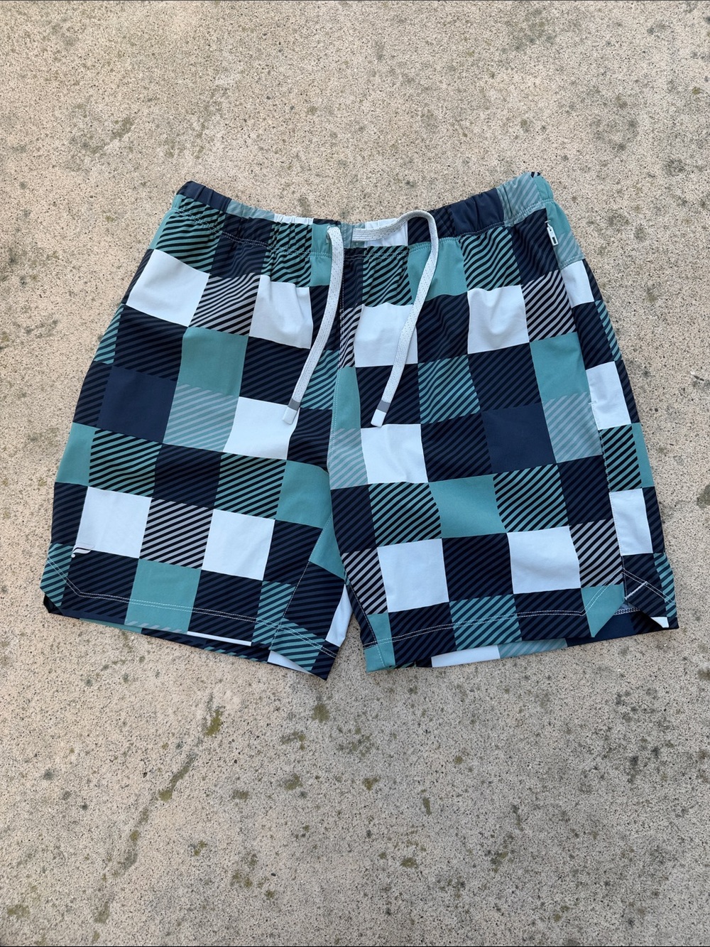 Fabletics Men's The 7" One Short Blue/Teal Checker Shorts Size M NWT